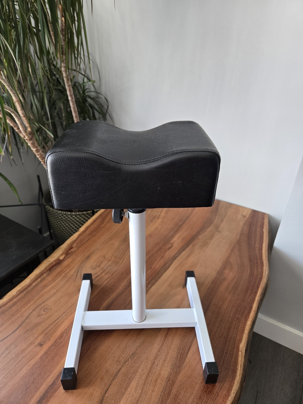 Pedicure Adjustable Footrest stand